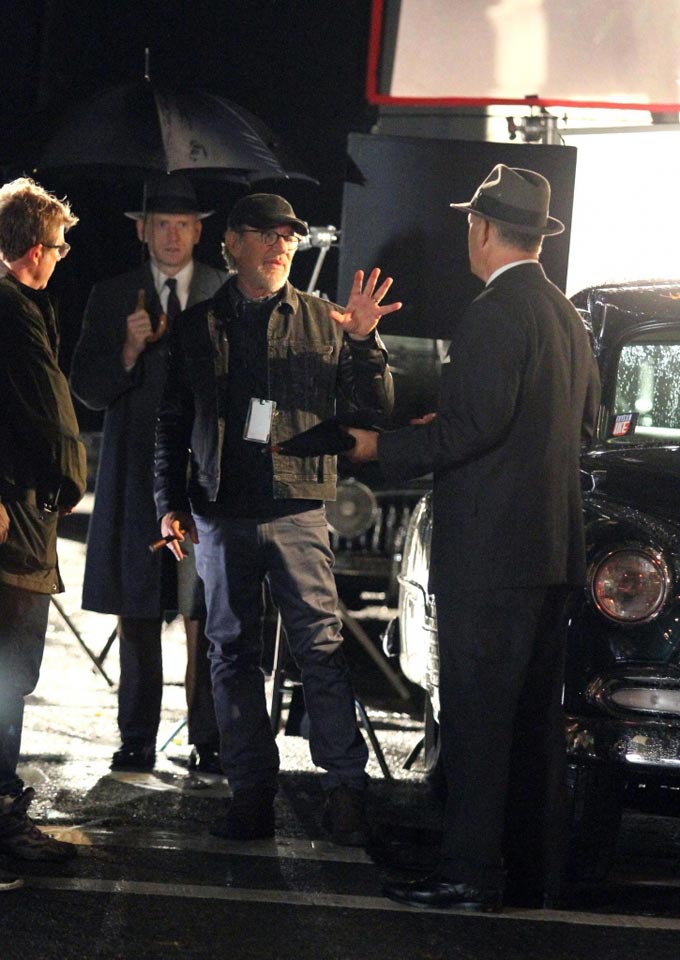 Tom hanks dirrigé par Steven Spielberg à new-york sur le tournage du nouveau film du réalisateur