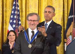Steven Spielberg décoré par Obama